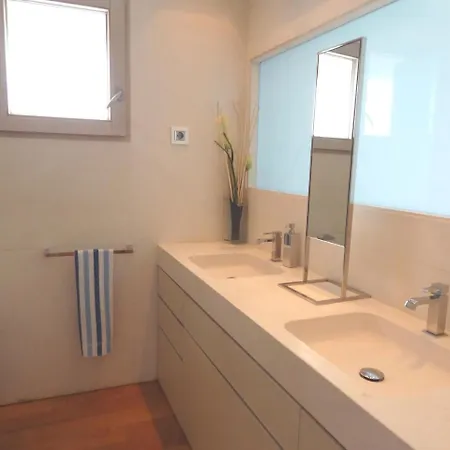 Blue Sea Apart Apartment *